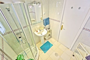 Shower, eco-friendly toiletries, hair dryer, towels