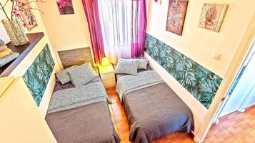 3 bedrooms, desk, iron/ironing board, WiFi