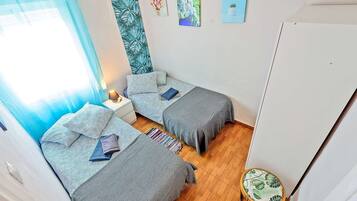 3 dormitorios, escritorio, tabla de planchar con plancha y wifi