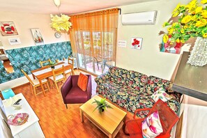 TV - Plaza de Toros 3-Bedroom Apartment with Balcony (El Puerto de Santa María)