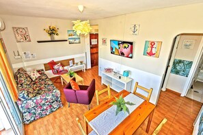 TV - Plaza de Toros 3-Bedroom Apartment with Balcony (El Puerto de Santa María)