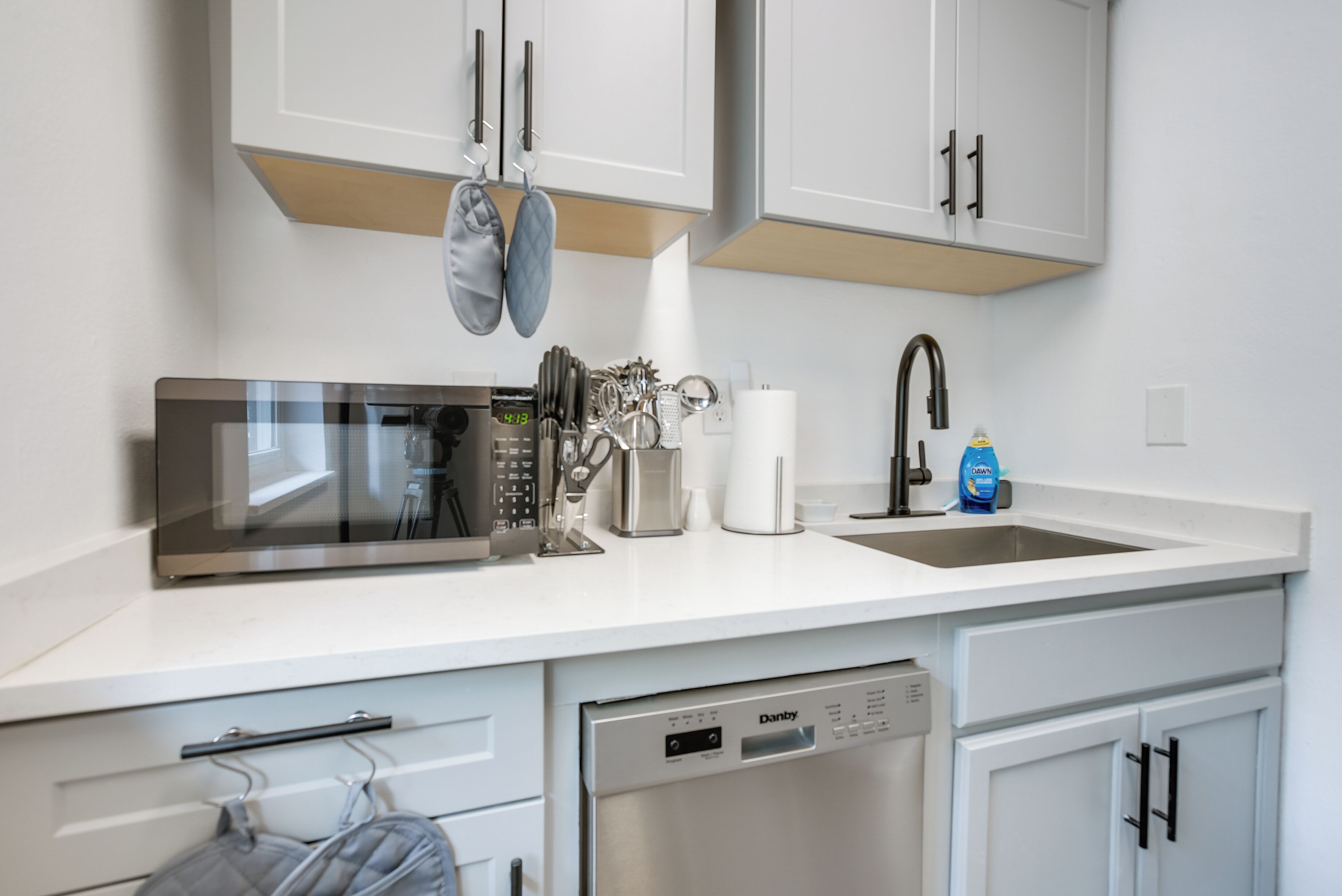 冰箱、微波炉、烤箱、洗碗机