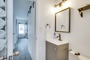 Hårtork och handdukar