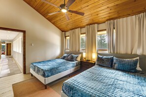 3 bedrooms, iron/ironing board, travel cot, WiFi - 4 Mi to Angel Fire Resort: Retreat w/ Hot Tub (Angel Fire)