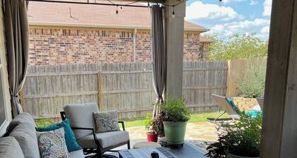 COLD AC! Relax in comfort at Spacious Simplicity-modern amenities with spa!