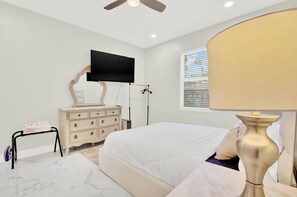 4 chambres, fer et planche à repasser, Wi-Fi, draps fournis