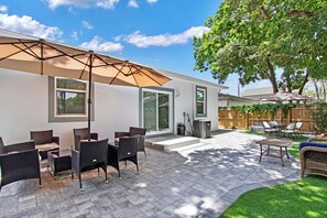 屋外ダイニングエリア