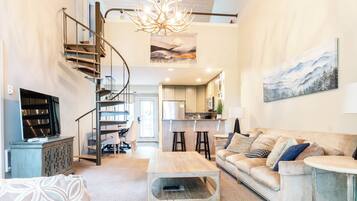 Smart TV, fireplace
