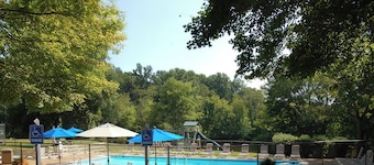 Prime Spring Retreat: Walk, Sip, Hike, Relax, Explore at Dobie Slopeside