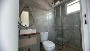 Jabón y papel de baño 