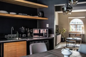 อพาร์ทเมนท์สำหรับครอบครัว | ครัวส่วนตัว | ตู้เย็น, ไมโครเวฟ, เตาอบ, เตาประกอบอาหาร