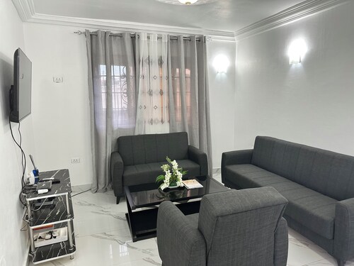 Charming 1-bedroom Ocean View Apartment with Wi-Fi, AC and Generator #1