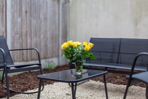 Property grounds - Newly refurbished House - Stratford - w/Parking (Greater London)