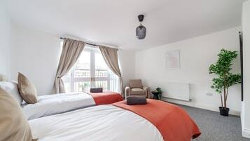 3 bedrooms, iron/ironing board, internet, bed sheets