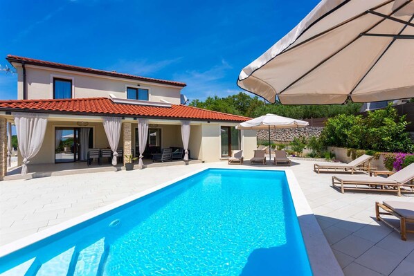 Pool - Villa Loni with Pool & Seaview (Bajčići (Krk))