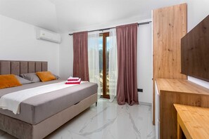 3 bedrooms, iron/ironing board, free WiFi, bed sheets - Villa Loni with Pool & Seaview (Bajčići (Krk))