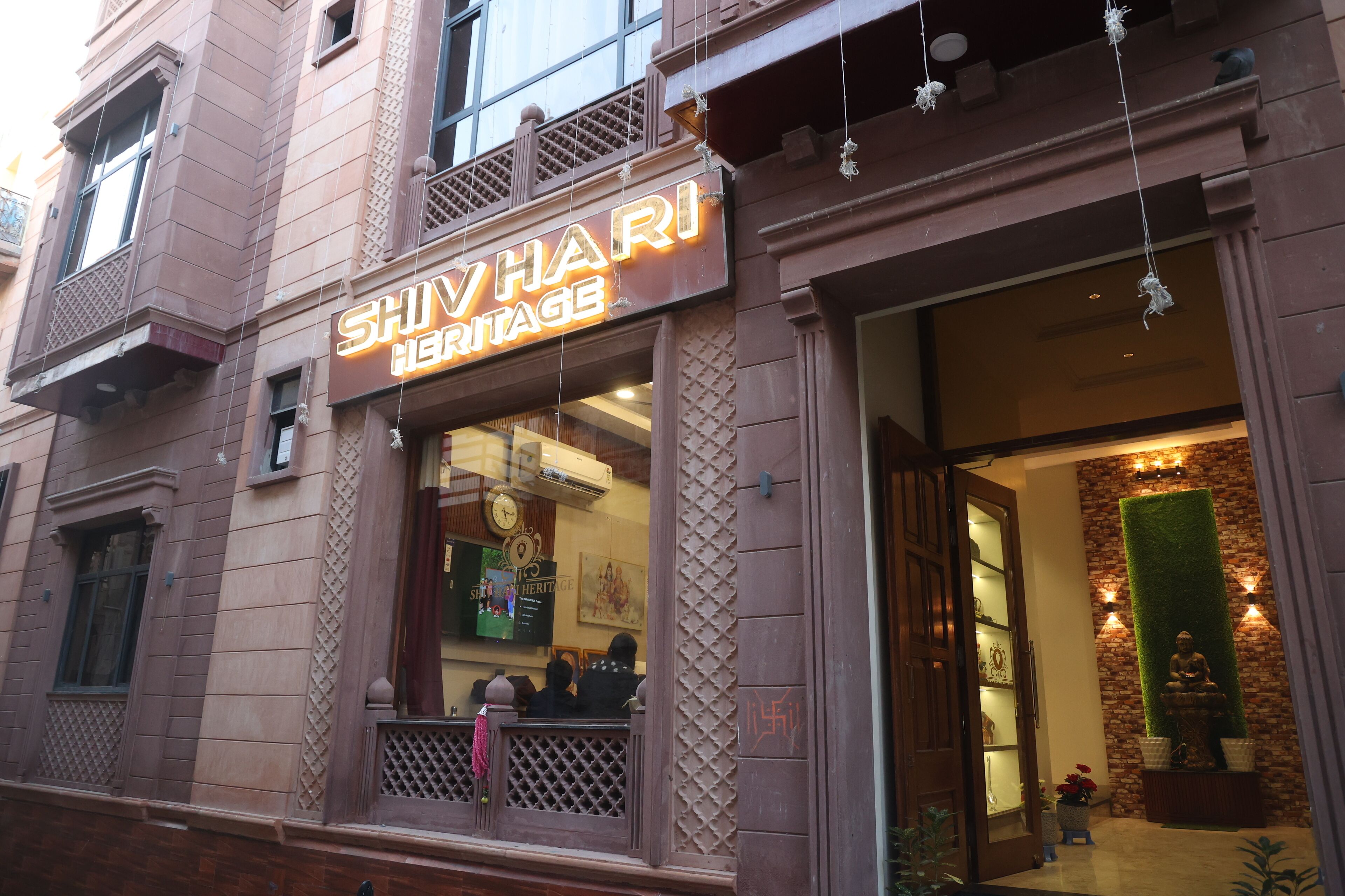 المنشأة من الخارج