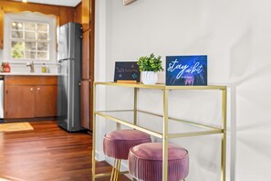 冰箱、微波炉、烤箱、炉灶