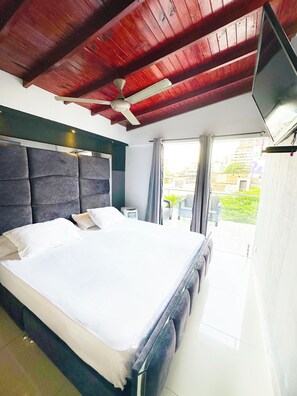 Luxe kamer, 1 twee- of 2 eenpersoonsbedden, balkon | 10 slaapkamers, een strijkplank/strijkijzer, gratis wifi, beddengoed