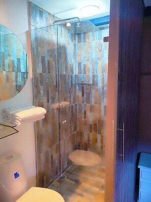 Luxury Double or Twin Room, Balcony | Bathroom | Separate tub and shower - $ PROMO $ Big Rooftop Apt 10 BDRM w/Pool @Poblado (Medellín)