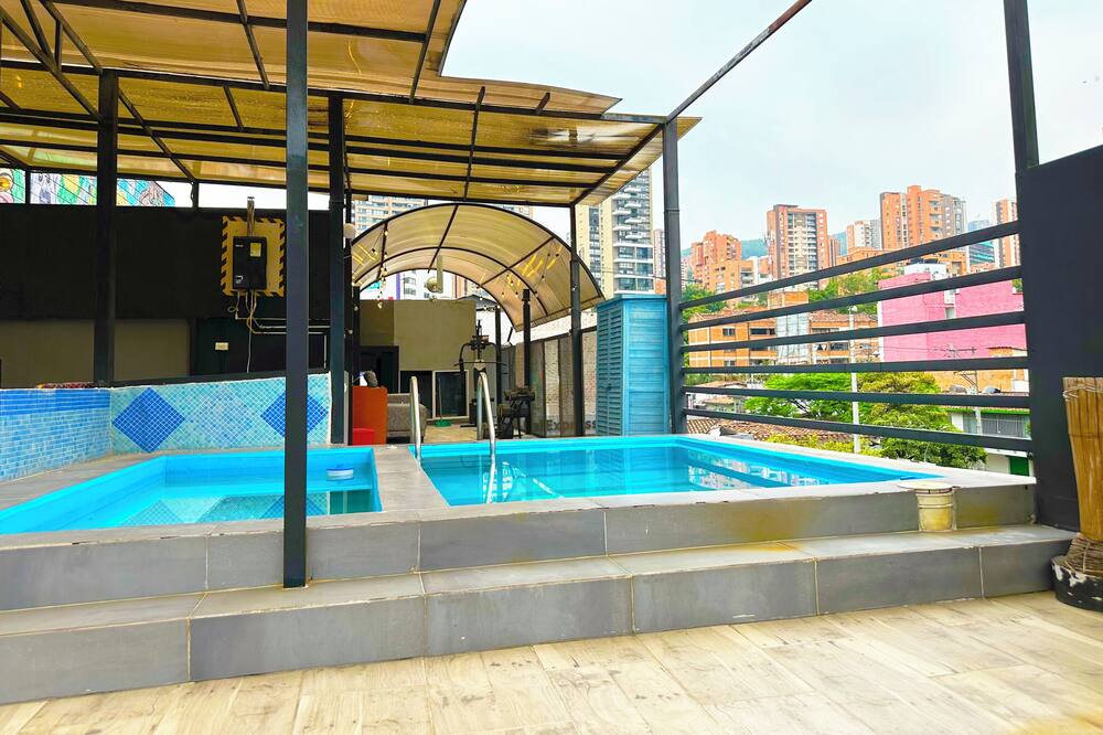 $ PROMO $ Big Rooftop Apt 10 BDRM w/Pool @Poblado