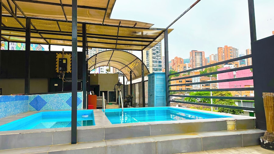$ PROMO $ Big Rooftop Apt 10 BDRM w/Pool @Poblado
