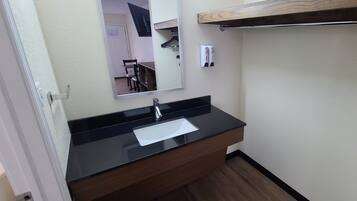 Deluxe Room, 1 Queen Bed, Non Smoking | Bathroom | Free toiletries, hair dryer, towels, soap