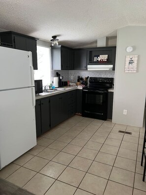 Fridge, microwave, oven, stovetop - Casita on the Ranch-wildlife,sunsets, stars, relax (Spring Branch)