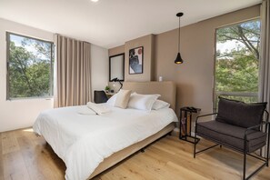 1 bedroom, in-room safe, desk, iron/ironing board