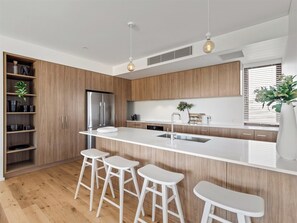 Microwave, oven, dishwasher, coffee/tea maker - Margaret's Luxe Penthouse (Margaret River)