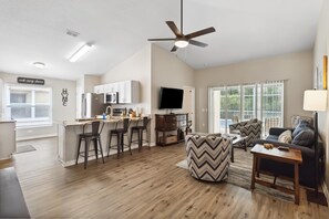 TV - 5/3 Pool home located in Reserve at Town Center Community! (Davenport)