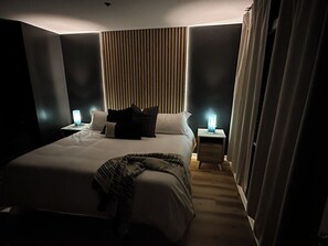 2 bedrooms, iron/ironing board, WiFi, bed sheets - 2-BR 1.5 blocks from beach w Pool! (Virginia Beach)