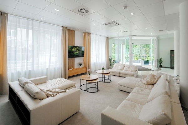 Coin salon dans le hall