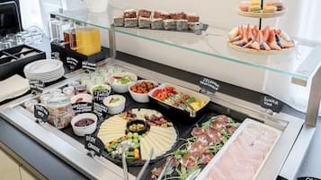 包含每日自助早餐