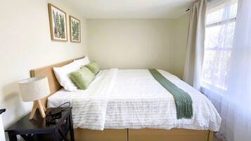 1 bedroom, desk, free WiFi, bed sheets