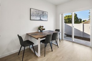 Dining - 3-bedroom townhome in serene Spokane Valley with AC (Spokane Valley)