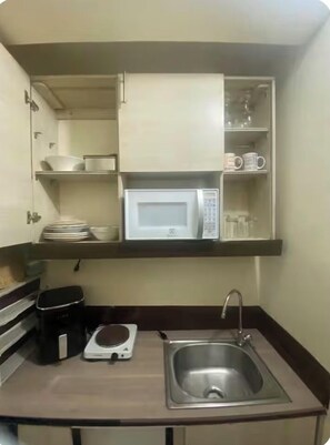 Fridge, microwave, oven, stovetop - Cozy, secure and private suite  (Guayaquil)