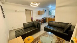 Smart TV - La Siesta Abidjan - Cozy 1-bedroom apartment in welcoming Abidjan with AC, WiFi (Abidjan)