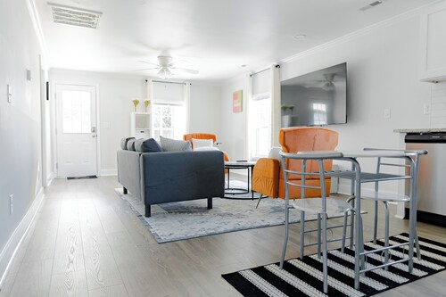 Charming 2-bedroom house with AC and WiFi in enjoyable China Grove