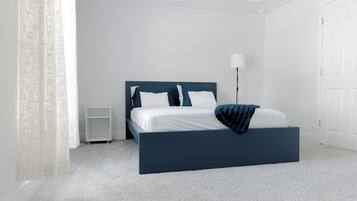 2 bedrooms, in-room safe, desk, iron/ironing board