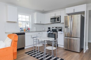 Mikrowelle, Ofen, Herdplatte, Geschirrspüler