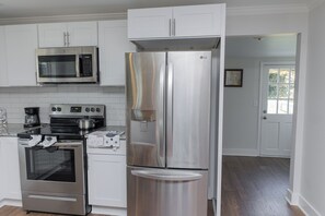 Mikrowelle, Ofen, Herdplatte, Geschirrspüler