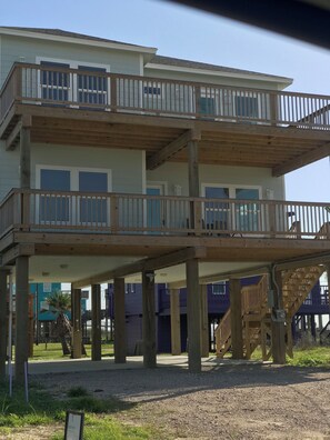 Exterior - 3-bedroom house in charming Surfside Beach with AC, WiFi (Surfside Beach)