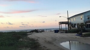A beachside property with a sandy path leading to a building with a porch and a view of the ocean. - 3-bedroom house in charming Surfside Beach with AC, WiFi (Surfside Beach)