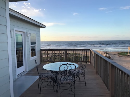 3-bedroom house in charming Surfside Beach with AC, WiFi