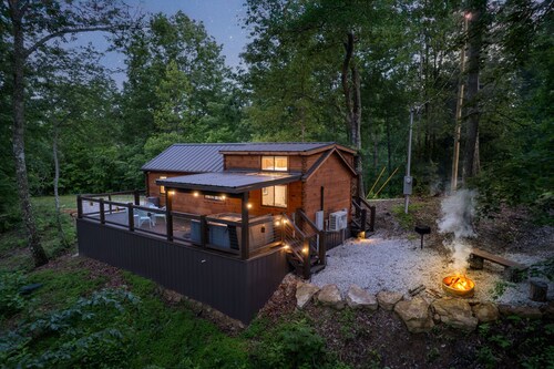 The Mighty Acorn, Bungalow is a delightful cozy tiny home in the woods.