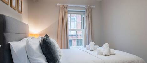 2 bedrooms, iron/ironing board, travel crib, free WiFi