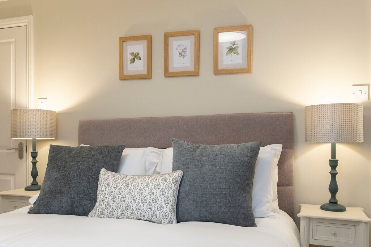2 bedrooms, iron/ironing board, travel crib, WiFi (free)