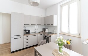 Fridge, microwave, dishwasher, coffee/tea maker