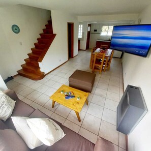 Living area - Casa4Bariloche: Amplia casa a Estrenar en Bariloche (San Carlos de Bariloche)